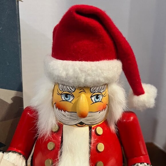 1998 Nutcracker Village Old World Jolly Santa Nutcracker with List Toys - Picture 7 of 13